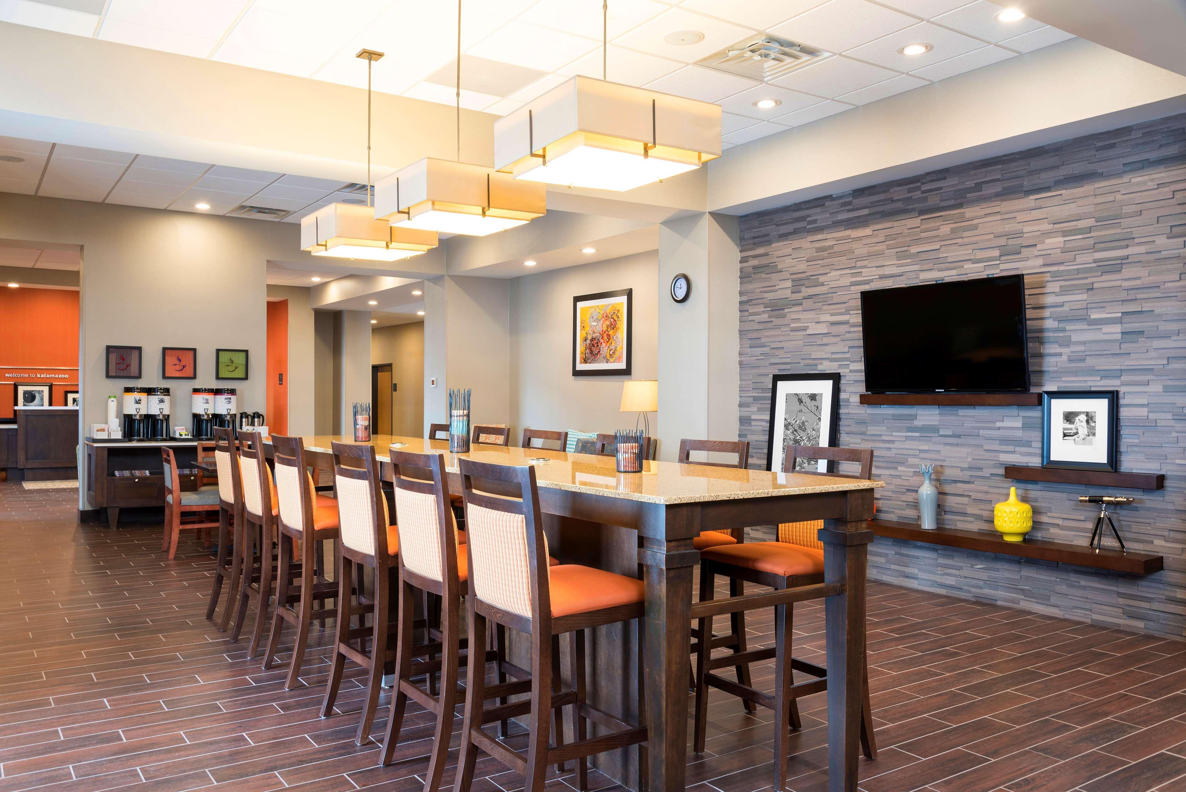Hampton Inn Kalamazoo Esterno foto