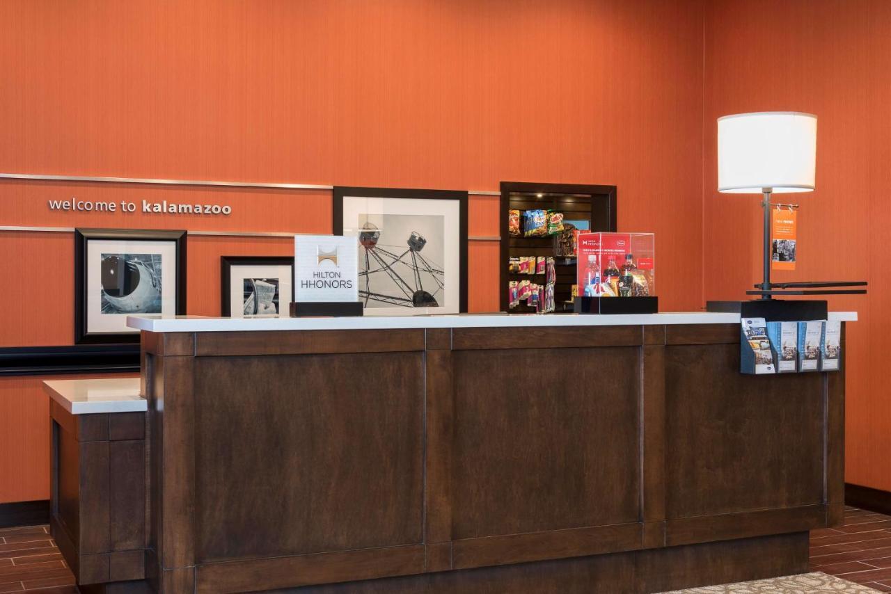 Hampton Inn Kalamazoo Esterno foto