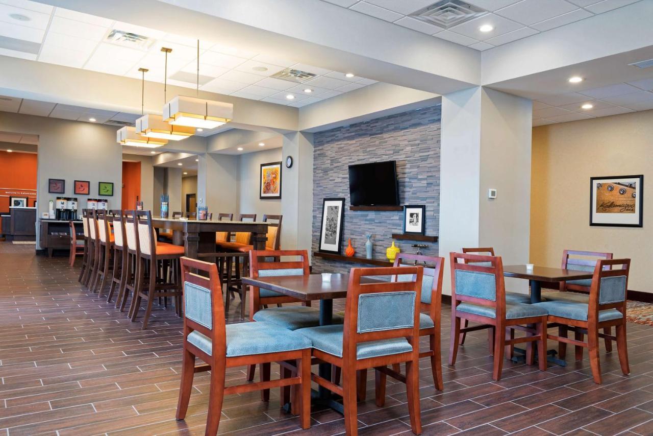 Hampton Inn Kalamazoo Esterno foto